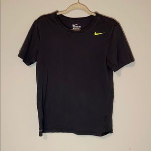 Black Nike logo t shirt